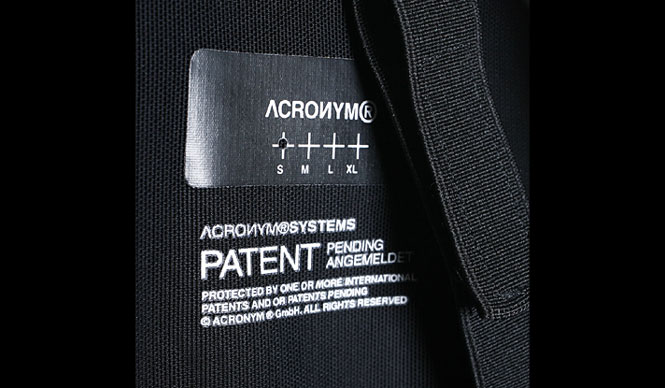 デザインと機能の服 ACRONYM（アクロニウム）