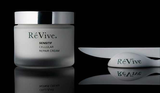 『ReVive』をお買い上げの方にスパチュラをプレゼント