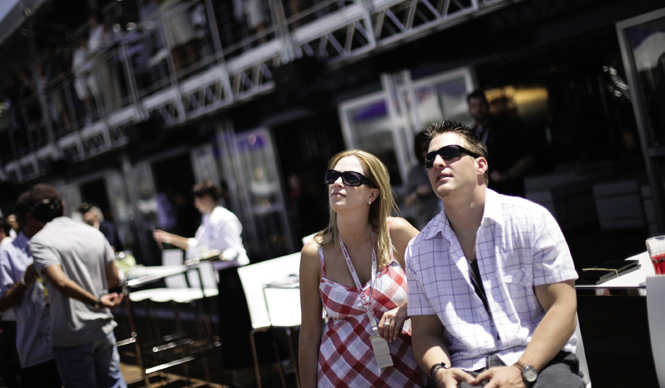 BREITLING｜レッドブル・エアレース観戦レポーターカップル大募集！