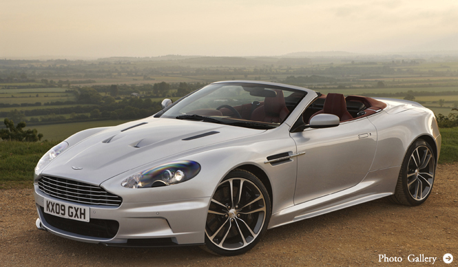 ASTON MARTIN DBS VOLANTE｜ディナージャケットを着たタフガイ