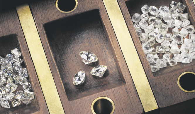 Forevermark｜ダイヤモンドで“永遠の絆”を結ぶ、フォーエバーマークの世界