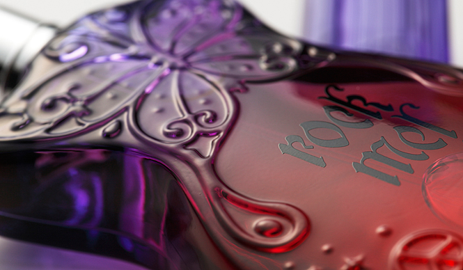 アナ スイ コスメティックスの新作オー ドゥ トワレ「ロック・ミー!」誕生