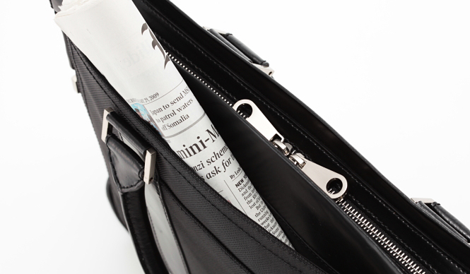 ro｜機能が優れていることは美しい──「ロー」のバッグ