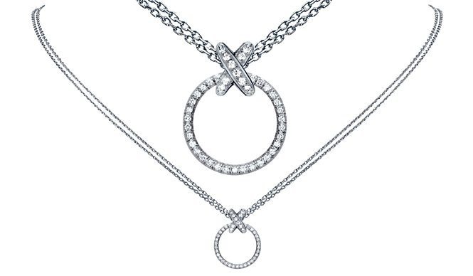 ショーメ｜ぬくもりを灯すウェディングリングを胸もとに