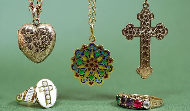 BARNEYS NEWYORK｜アンティークジュエリーのX’masコレクション！