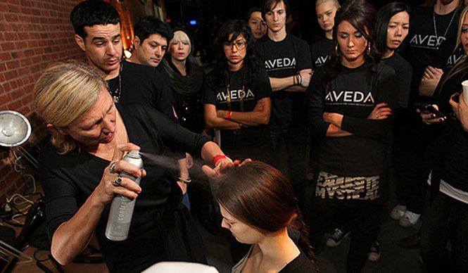 AVEDA|ジェイソン・ウー2010年秋冬コレクションの「フラットシニオン」
