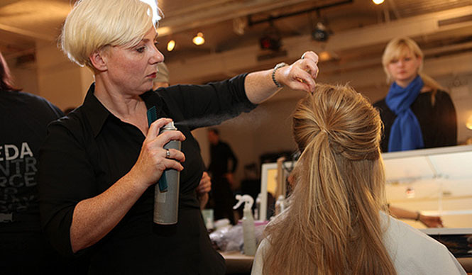 AVEDA｜ソフィー・テアレ2010年秋冬コレクションの「カントリーガール・ミーツ・プリンセス」