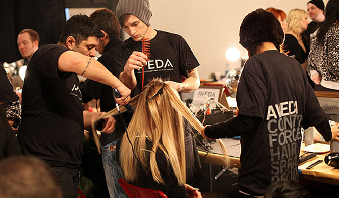 AVEDA｜ロダルテ2010年秋冬コレクションの「少女のようなつややかなスタイル」