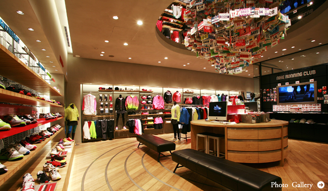 ランニング特集｜国内最大の直営店 『NIKE 原宿』
