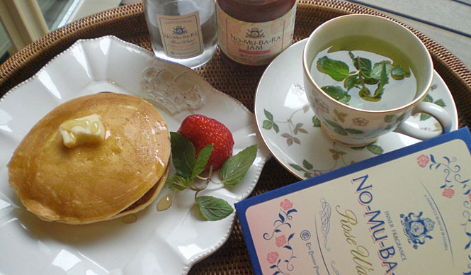 連載・SAKURA｜2010.05｜第1回 ローズエッセンスで優雅なアフタヌーンティーはいかが？