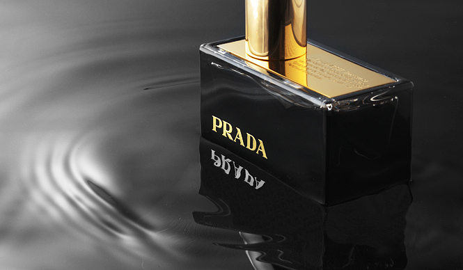 PRADA｜プラダ｜美しさと欲望のあいだで揺れ動く魅惑的な香り「プラダ ローアンブレー」誕生