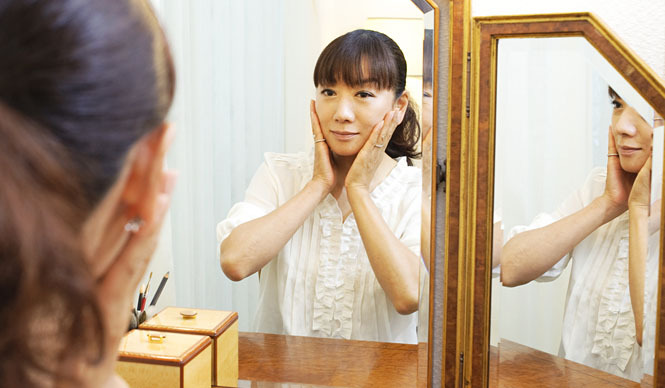 藤原美智子|2010年6月エッセイ「“叩く”美容法で肌が目覚めた!」