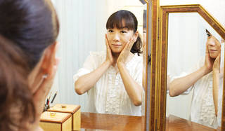 藤原美智子｜2010年6月エッセイ「“叩く”美容法で肌が目覚めた！」