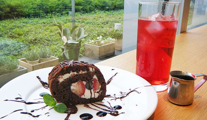 THEATER｜市村正親＆武田真治出演「ロックンロール」× uka × ukafe コラボレーション