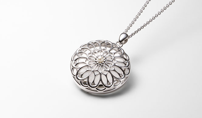 MIKIMOTO|母の日のプレゼントに、新作ペンダントルーペ