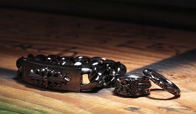 CHROME HEARTS｜漆黒の輝き「ブラックロジウム」シリーズ登場