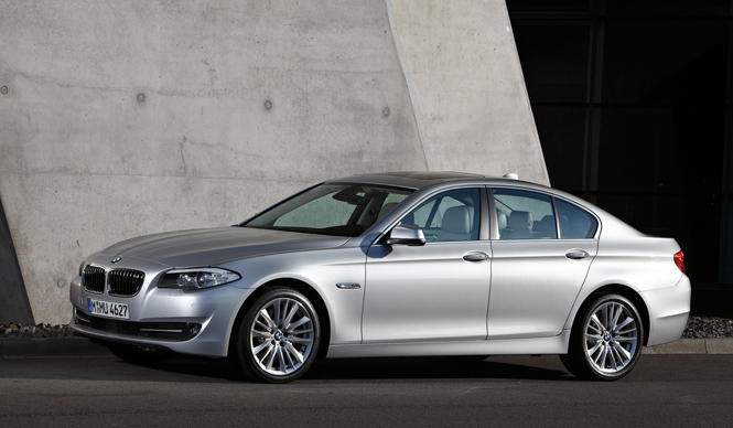 BMW　5シリーズに新世代エンジンを搭載｜BMW