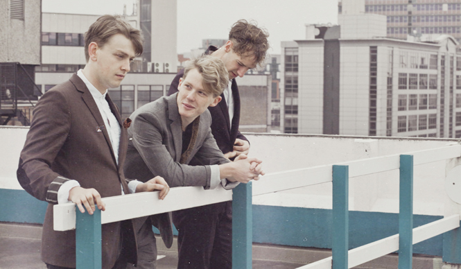 BURBERRY｜バーバリー表参道でUKバンド THE CROOKESがライブパフォーマンス