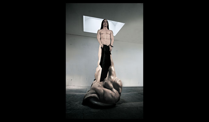 RICK OWENS|『リック・オウエンス東京』に、蝋人形“RICKZILLA”出現