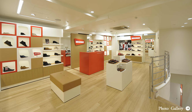 Clarks｜2フロアで展開する『クラークス表参道』オープン