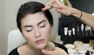 CHANEL｜「2012春夏プレタポルテコレクション」バックステージメイクアップ