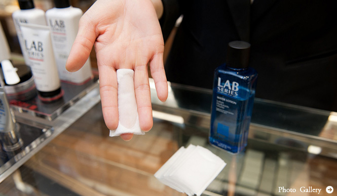 ARAMIS LAB SERIES│“STEP2＝水分補給” ふき取りとパッティングで、水分量グングンUP！