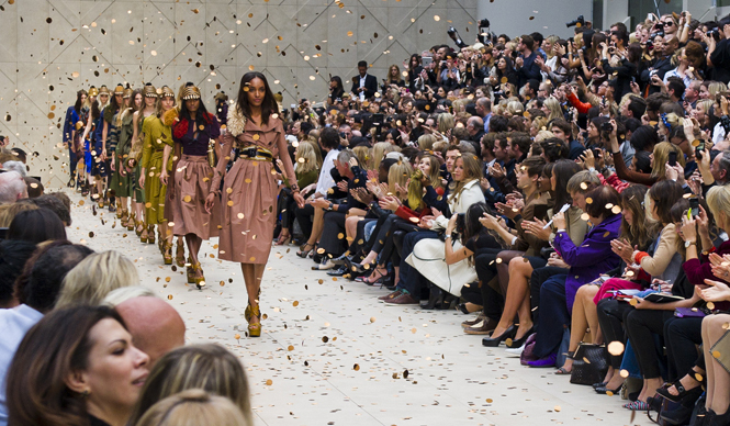 BURBERRY|日本時間2月21日午前1時からウィメンズコレクションをライブ配信