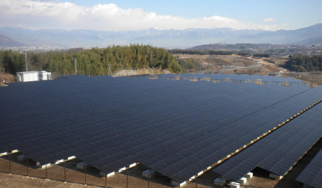 山梨の丘陵地帯に国内最大級のメガソーラー