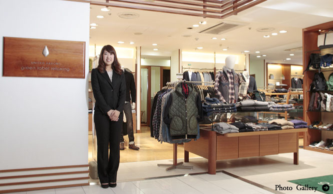 UNITED ARROWS green label relaxing｜『新宿三越アルコット店』の看板娘、西野亜美さん
