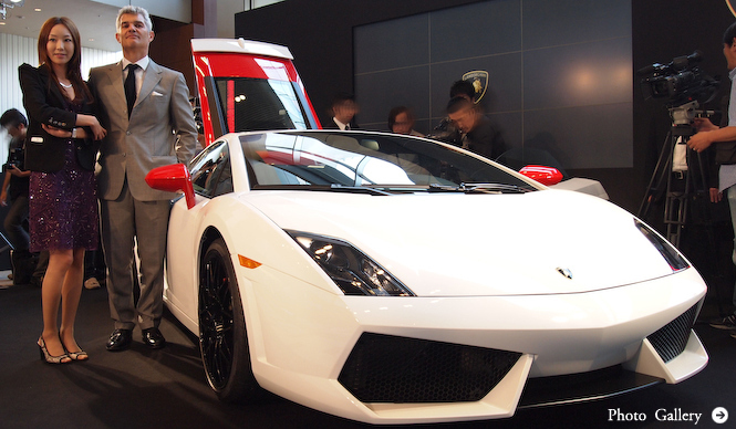 10台限定の日本専用モデル「ガヤルド LP560-4 ビアンコ・ロッソ」|Lamborghini