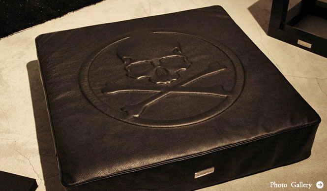 BUILDING｜mastermind JAPANコラボのレザーフロアクッション