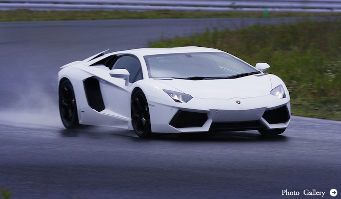 アヴェンタドールにサーキットで試乗|Lamborghini