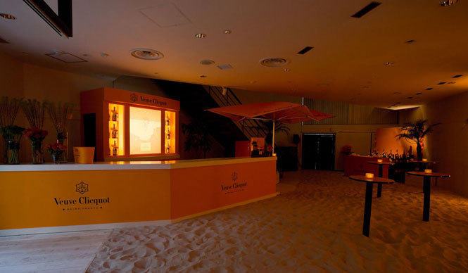 EVENT｜表参道に白砂のビーチ ヴーヴ・クリコ『YELLOW SUMMER 2012』　