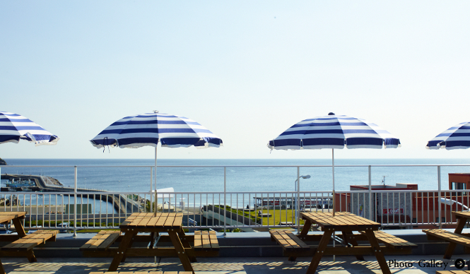 EAT｜江ノ島の青い海と空を一望する「THE BEACH HOUSE」オープン