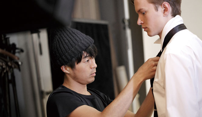 MARGARET HOWELL｜スタイリスト 壽村太一が語る“ドレスとカジュアルを楽しむ新・鉄則”