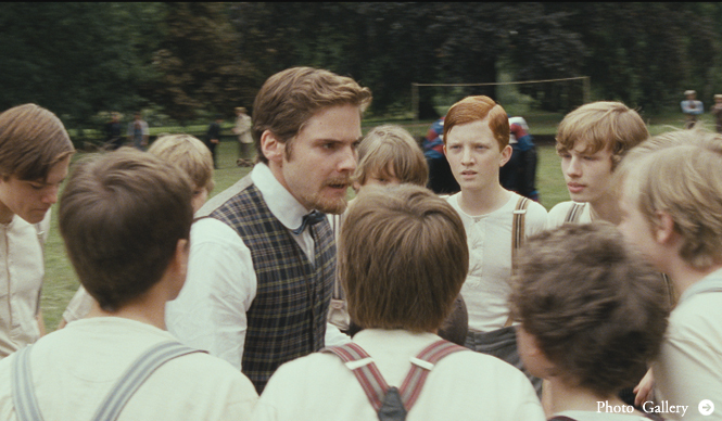 MOVIE｜ドイツサッカーの父と少年たちとの心の交流を描いた『コッホ先生と僕らの革命』