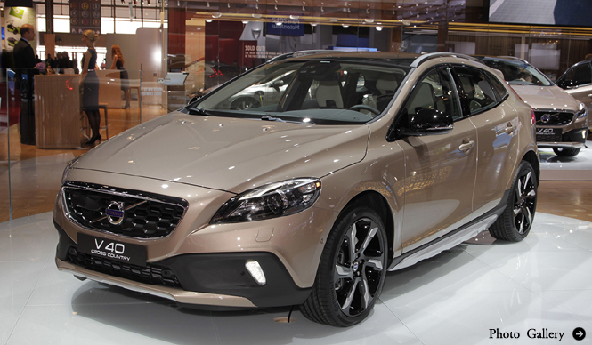 ボルボV40にクロスカントリーモデルを追加|Volvo