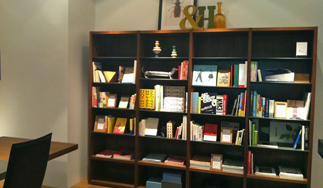 BoConcept｜全面改装してリニューアルした「ボーコンセプト南青山店」へ本を読みに行こう