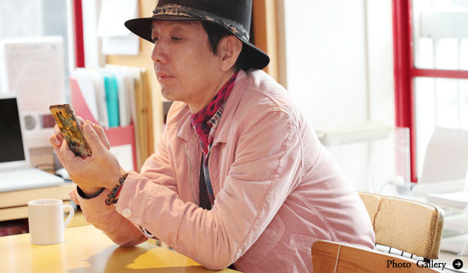 docomo|スタイリスト島津由行氏がドコモ スマートフォン「SH-01E Vivienne Westwood」を語る