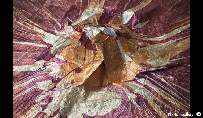 ART│60年に及ぶ仕事の全貌を披露する展覧会『新井淳一の布 伝統と創生』