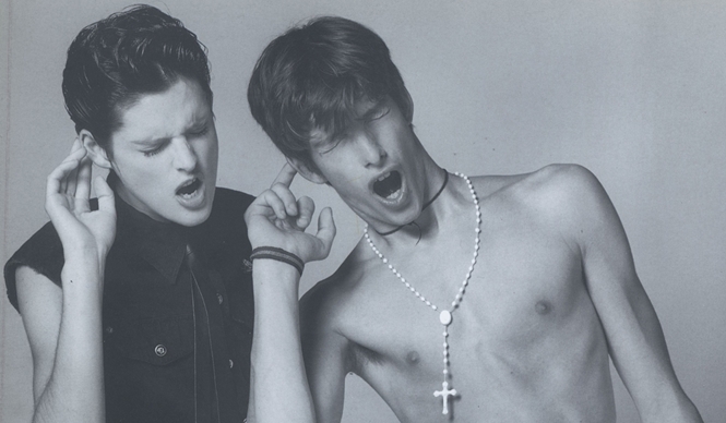 ヴェルサス｜新進気鋭のジョナサン・アンダーソンとのカプセルコレクションをリリース