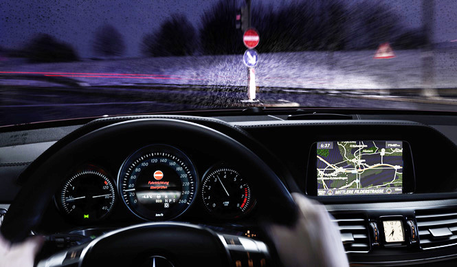 ドライバーによる逆走を防ぐ|Mercedes-Benz