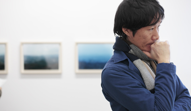 ART｜福島第一原発から30キロ圏内の複数箇所で撮影した作品｜今井智己「Semicircle Law」