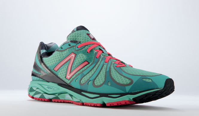 NEW BALANCE｜折り鶴をまとったランニングシューズ！