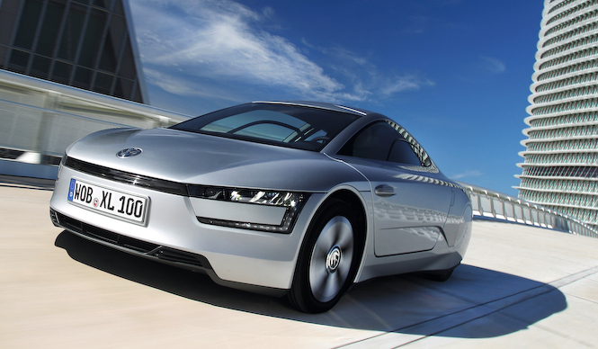 1リッターで100km走るVW「XL1」登場|Volkswagen