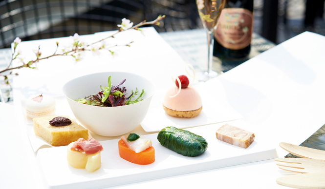 屋上庭園「ル・ジャルダン・ドゥ・ツイード」で味わう“お花見弁当”｜BEIGE ALAIN DUCASSE TOKYO