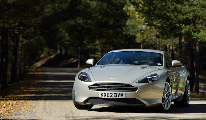 アストンマーティンDB9が代官山T-SITEに登場｜Aston Martin