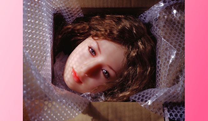 ART｜小山登美夫ギャラリーでローリー・シモンズ展『The Love Doll: Days9-35』