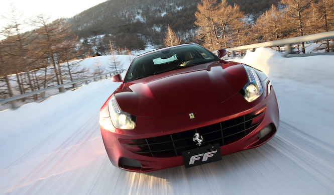 フェラーリ FF 雪上アタック|Ferrari