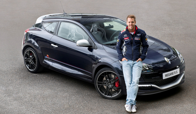 メガーヌRSにレッドブルレーシングバージョンが登場!|Renault
